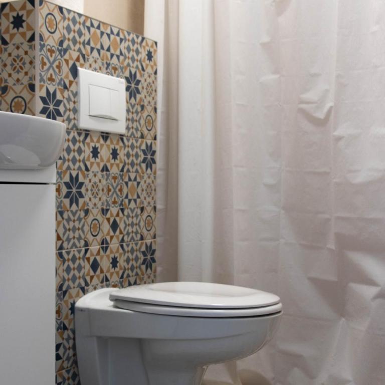 Apartment By the River - Deluks Dvokrevetna Soba sa Bračnim Krevetom i Balkonom - 10