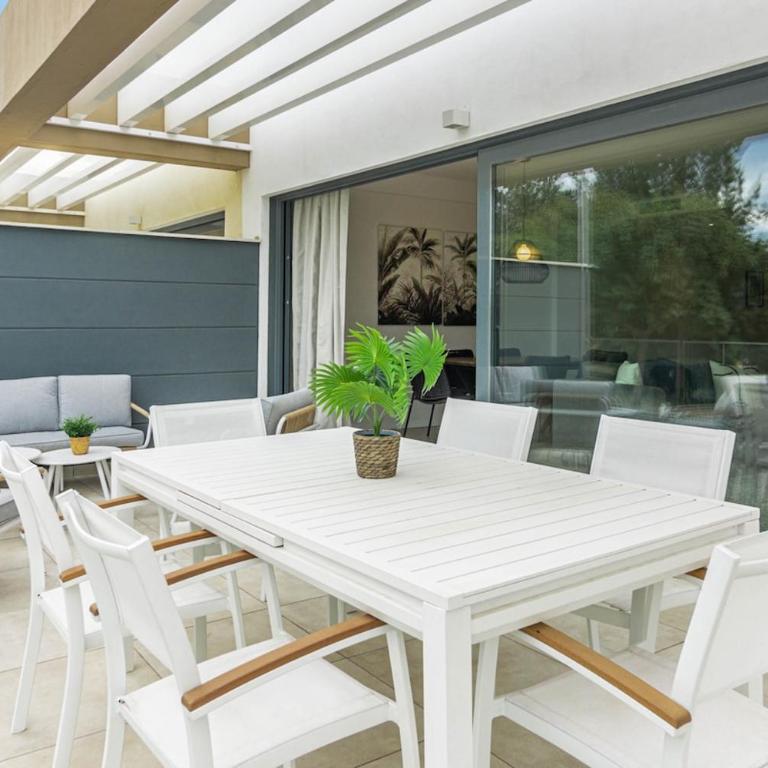 Bright 2-bedroom apartment with a terrace and pool - Two-Room Apartment - 9