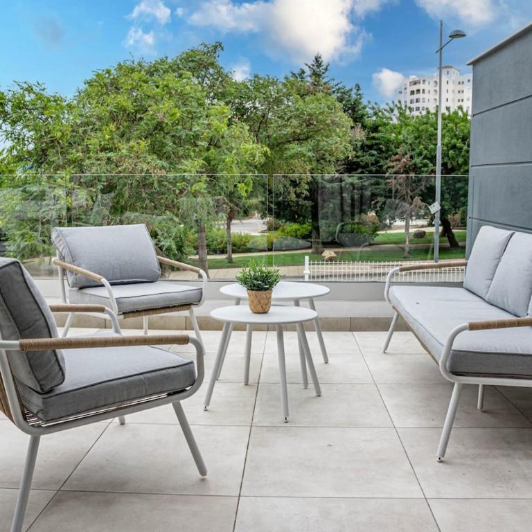 Bright 2-bedroom apartment with a terrace and pool - Two-Room Apartment - 10