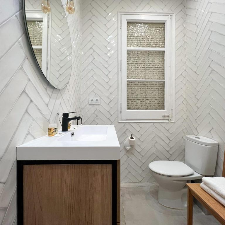 Stay U-nique Apartments Comte Urgell - Three-Bedroom Apartment - 5