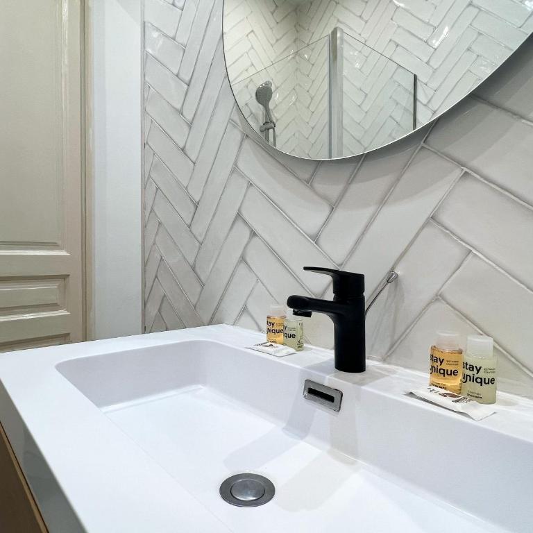Stay U-nique Apartments Comte Urgell - Three-Bedroom Apartment - 16