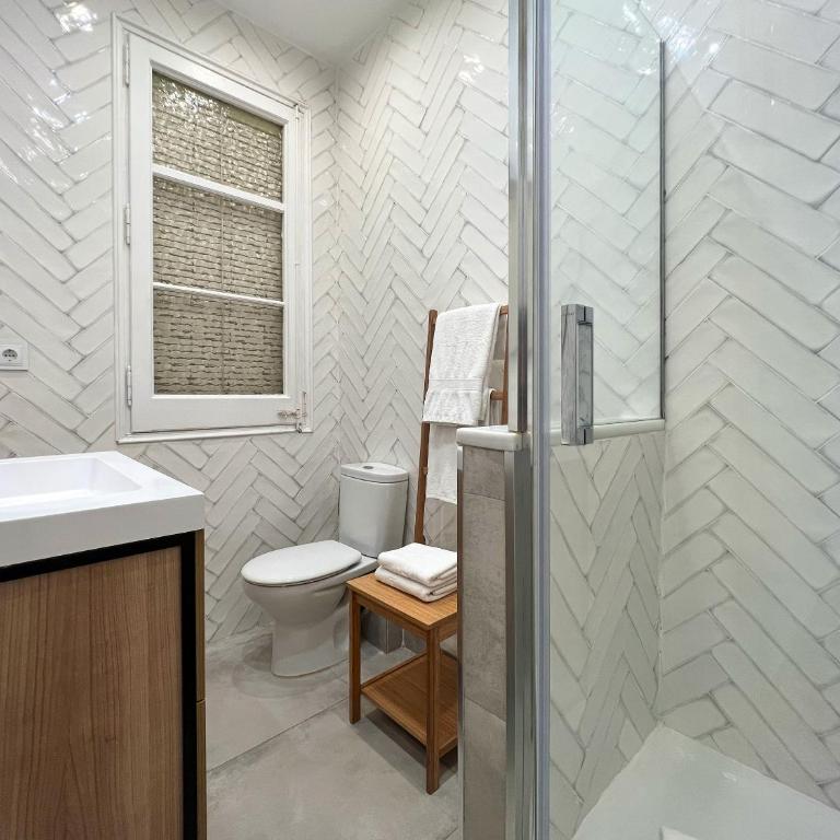 Stay U-nique Apartments Comte Urgell - Three-Bedroom Apartment - 21