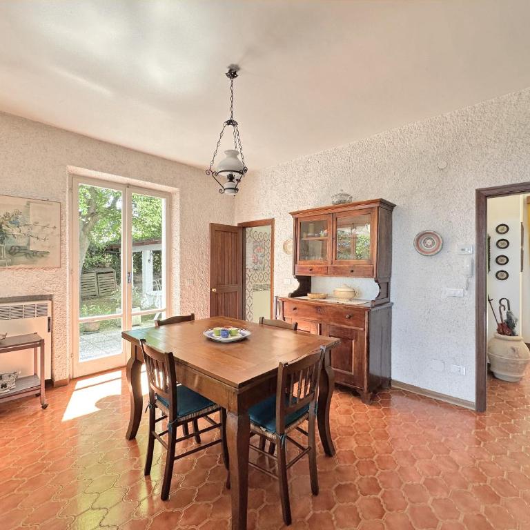 143 - VILLA BIANCA Villa Quadrilocale a Marcelli con ampio giardino aria condizionata e WI-FI - SPIAGGIA AL WHITE BEACH CLUB INCLUSA - Villa con 3 Camere da Letto - 5
