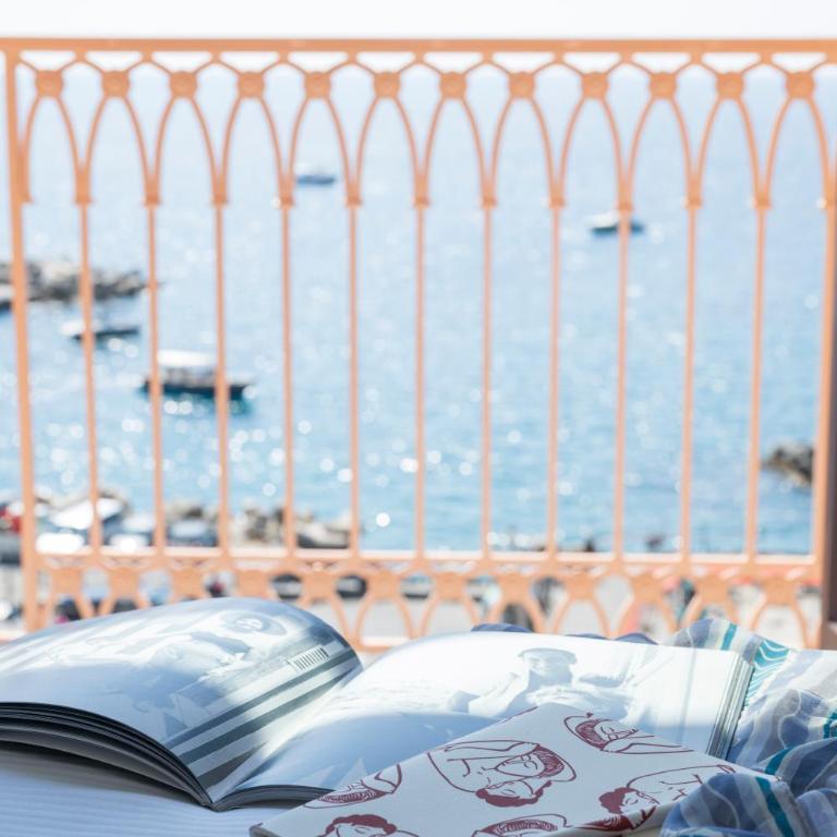 ABBRACCIO Amalfi Boutique Retreat - Camera Matrimoniale Deluxe con Balcone e Vista Mare - 17