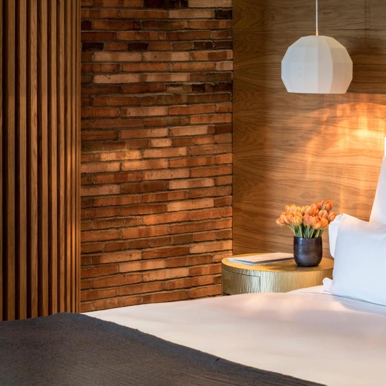 Monument Hotel - Deluxe Room - 1