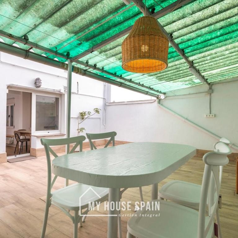 MyHouseSpain - Piso reformado con patio privado - Apartamento de 3 dormitorios - 5