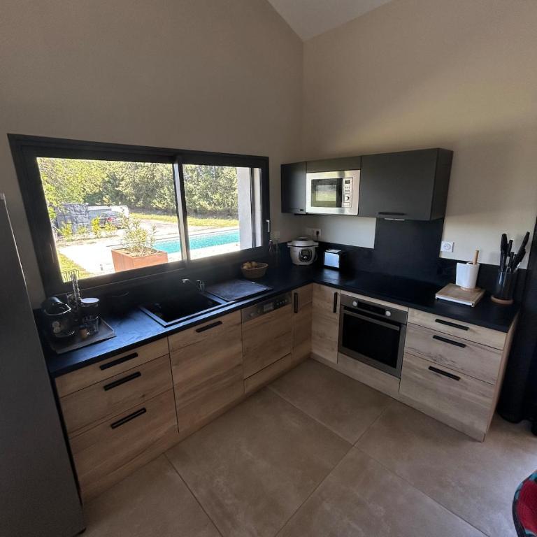 Charmante maison avec piscine et grand jardin - Maison 1 Chambre - 10