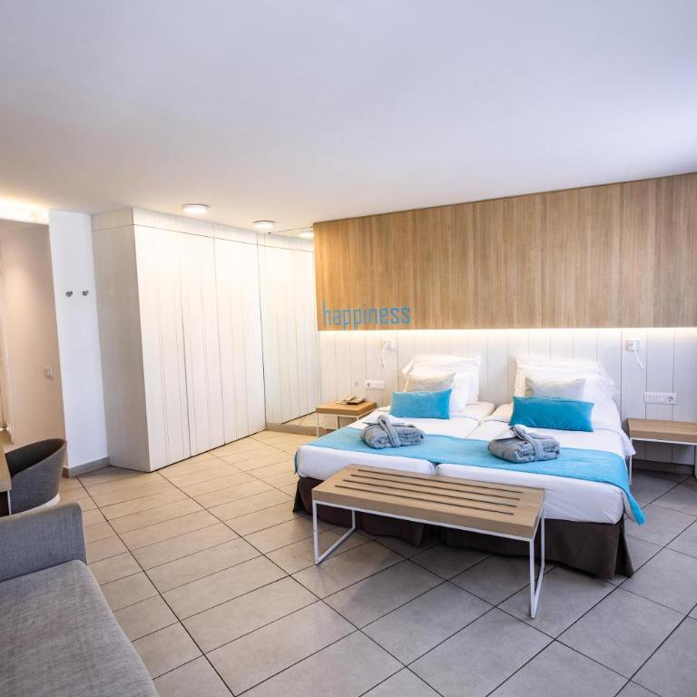 Servatur Playa Bonita - Habitación Superior con balcón y vistas parciales al mar - 1