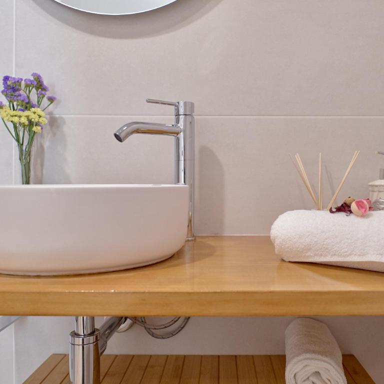 Romantic Suite Roig Arena N10 Virkin Suites - One-Bedroom Apartment - 69