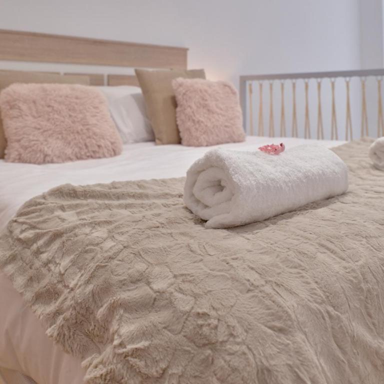 Romantic Suite Roig Arena N10 Virkin Suites - One-Bedroom Apartment - 55