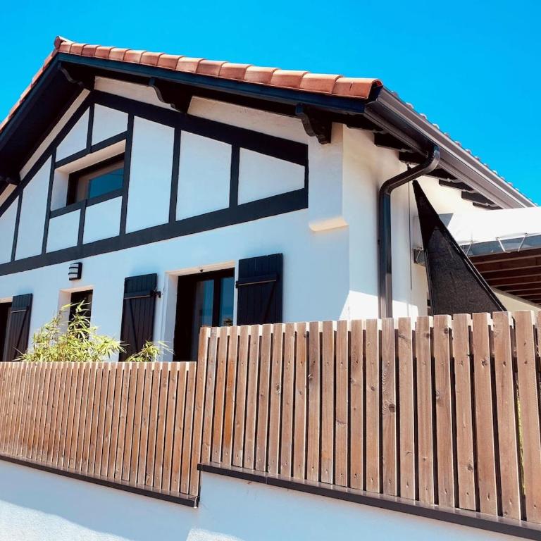 Villa classée 5 étoiles 200m de la plage piscine chauffée 5 vélos - Villa - 8