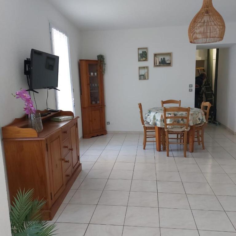 A l'aube des bains appartement T3, pmr, avec wifi,terrasse et parking - Appartement 2 Chambres avec Terrasse - 10