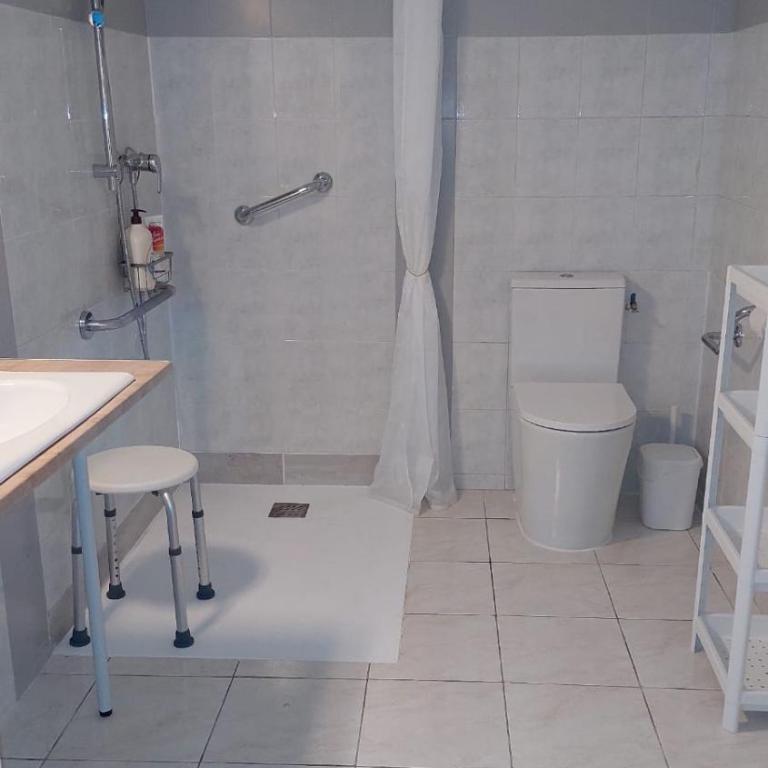 A l'aube des bains appartement T3, pmr, avec wifi,terrasse et parking - Appartement 2 Chambres avec Terrasse - 17