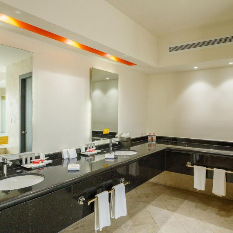 Real Inn Tijuana by Camino Real Hoteles - Master Suite King - 2