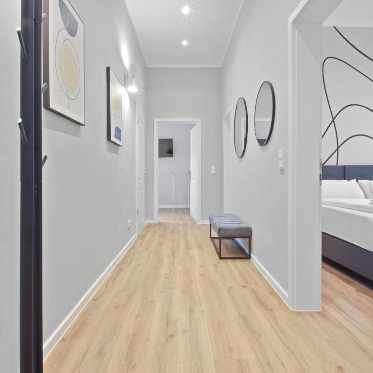 Flatista Homes - Luise - Three-Bedroom Apartment - 4
