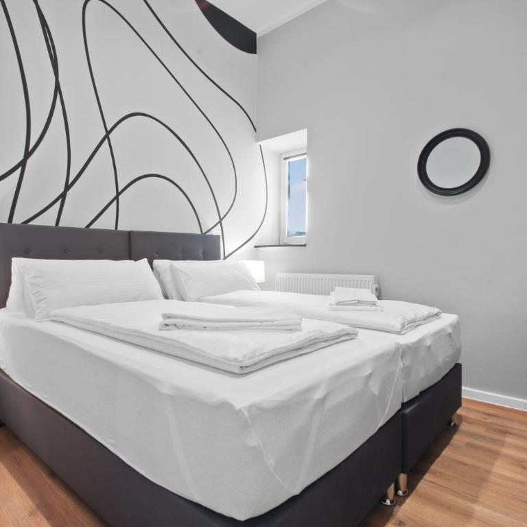 Flatista Homes - Luise - Three-Bedroom Apartment - 2