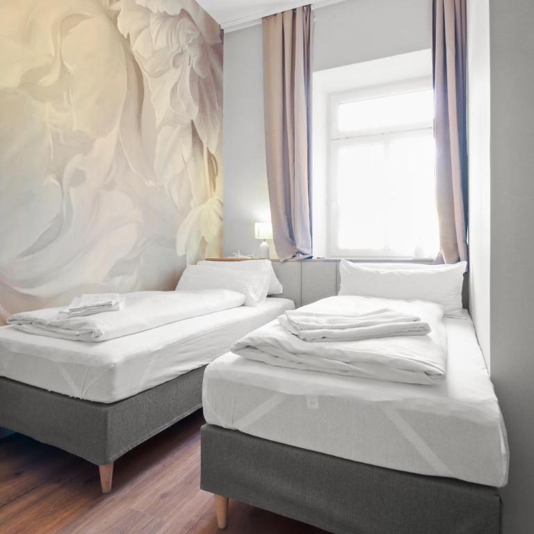 Flatista Homes - Luise - Three-Bedroom Deluxe Apartment - 1