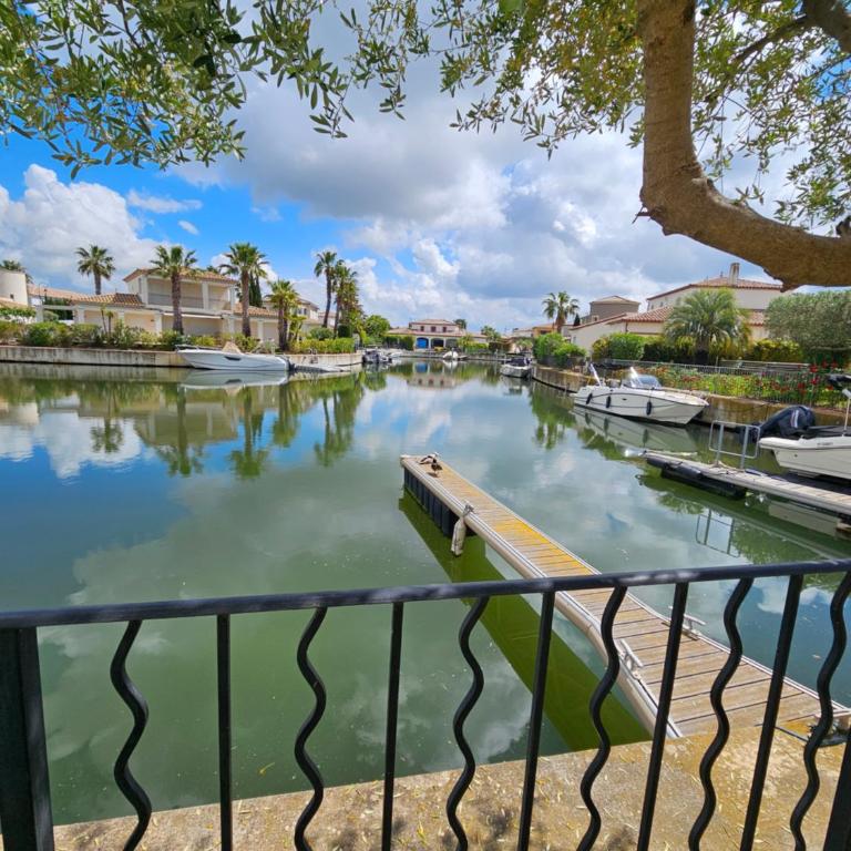 Villa 8 pers - bord de l'eau - marina - 9mn plage - Maison de Vacances - 20