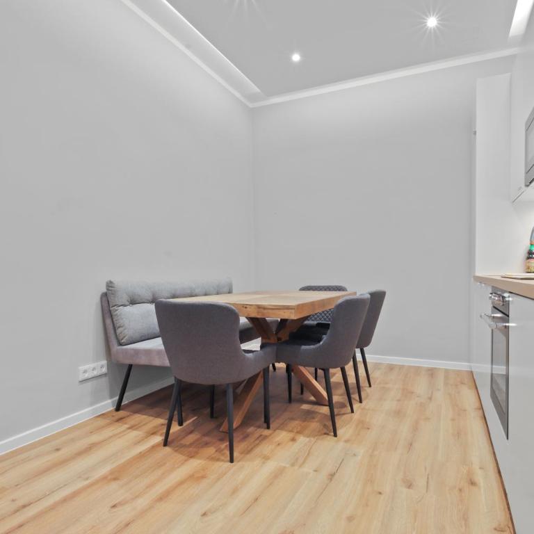 Flatista Homes - Luise - Two-Bedroom Apartment - 4