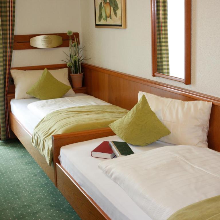 Apart-Hotel Pension Roßmayer - Zweibettzimmer mit Balkon - 1