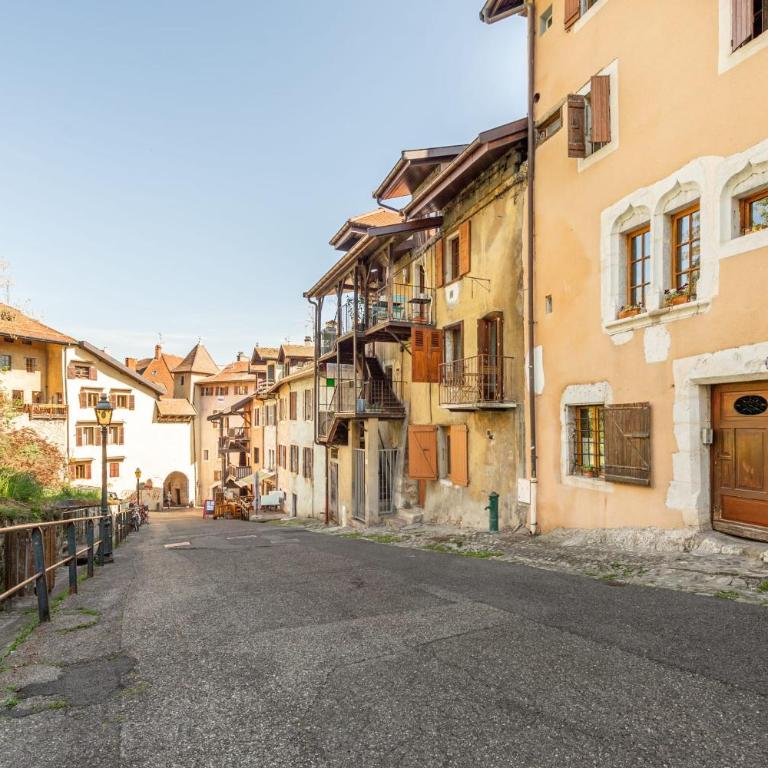 Lodge & Castle - Beau T3 en Vieille Ville - Apartment - 44