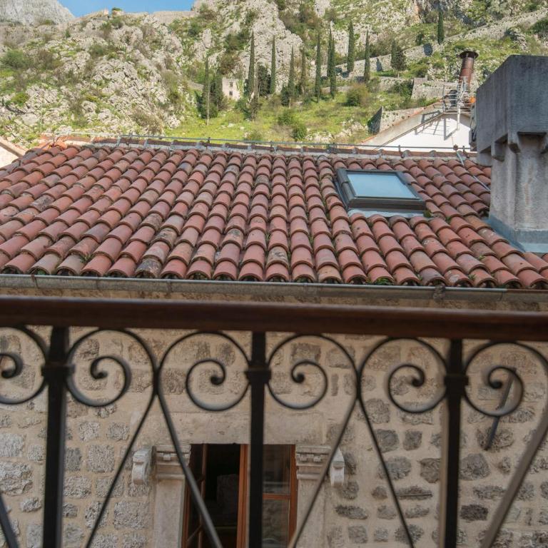 Hotel Rendez Vous - Dvokrevetna Soba sa Bračnim Krevetom - 6