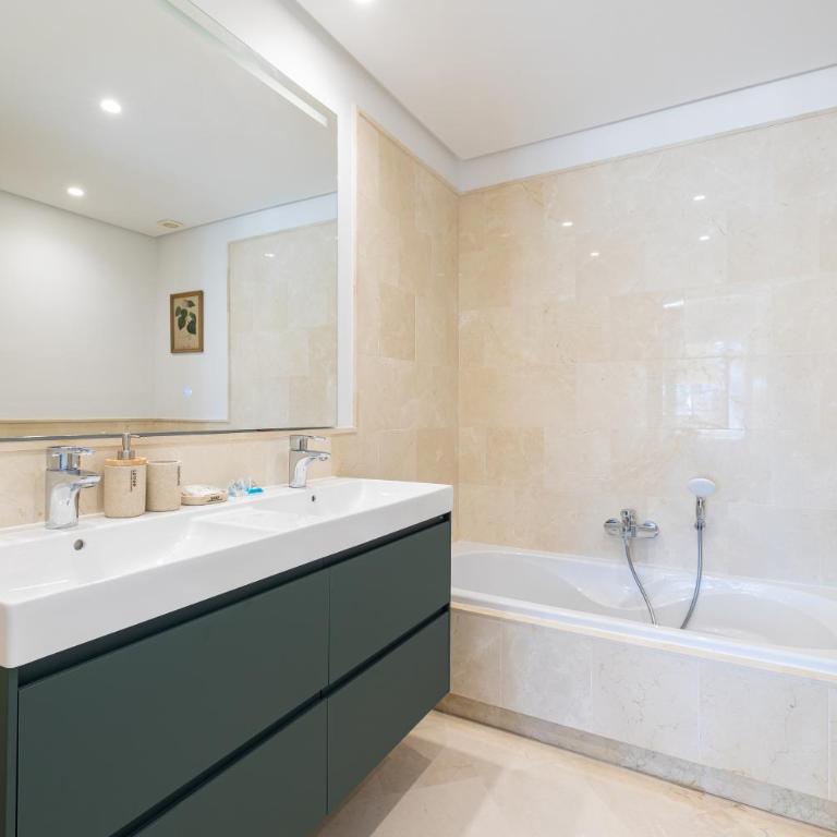 Luxury Apt Private Patio Aloha Marbella by AORA STAY - Apartamento - 14