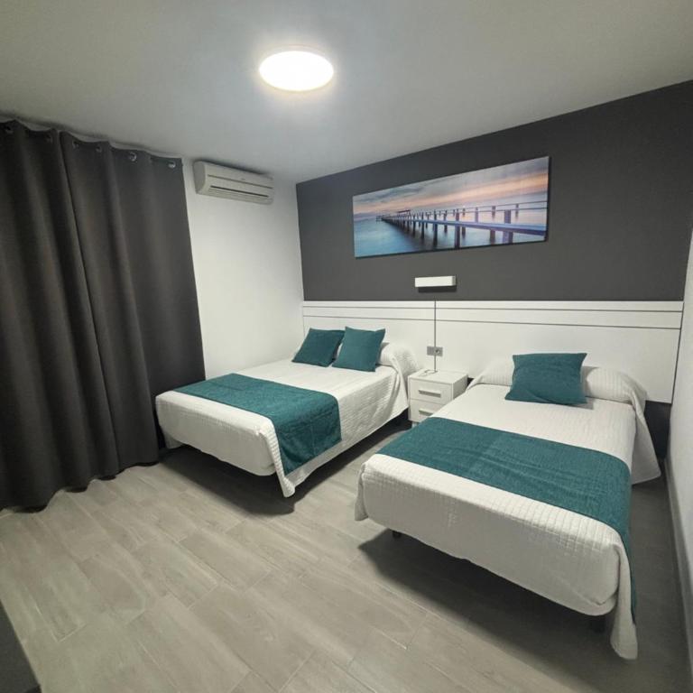 Hostal Los Mellizos - Chambre Triple - Vue sur la Piscine - 2