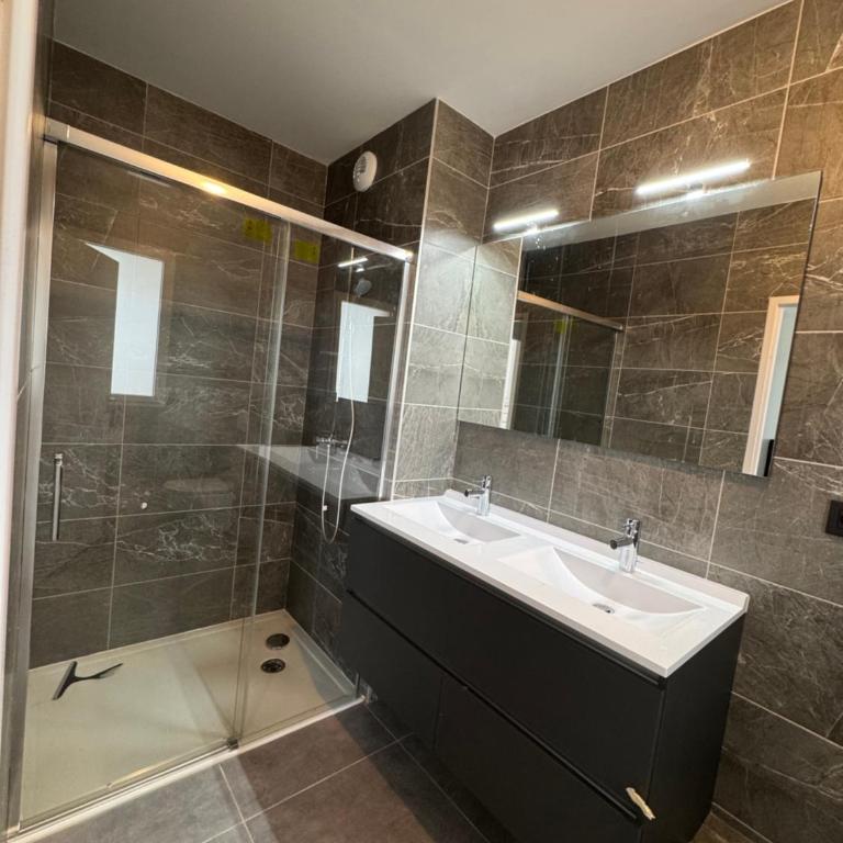 Skyline Rooftop Swim Spa - Luxuriöse Ferienwohnung mit 4 Schlafzimmern - 35