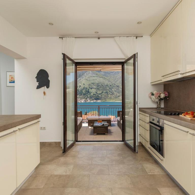 Azure Horizon Retreat - Double Room with Balcony and Sea View - 15