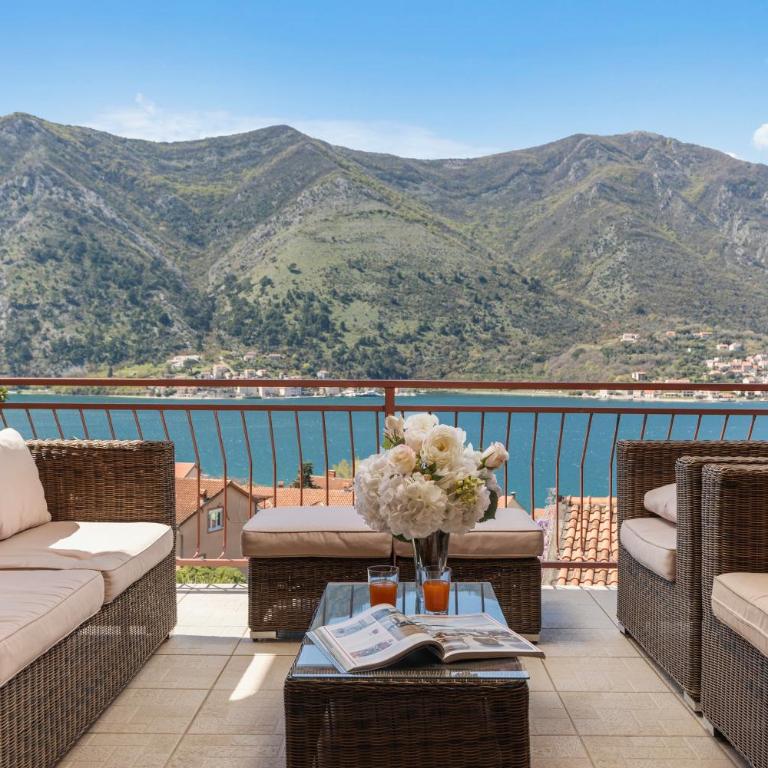 Azure Horizon Retreat - Double Room with Balcony and Sea View - 1