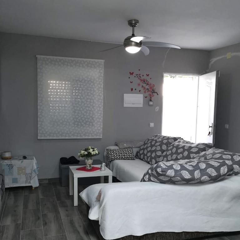Evans Realty BE Chalet Jacuzzi & Parking & Jardin - Two-Bedroom House - 8