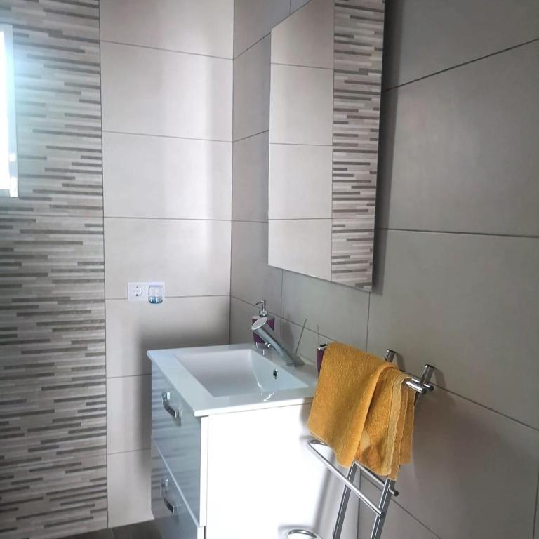 Evans Realty BE Chalet Jacuzzi & Parking & Jardin - Two-Bedroom House - 22