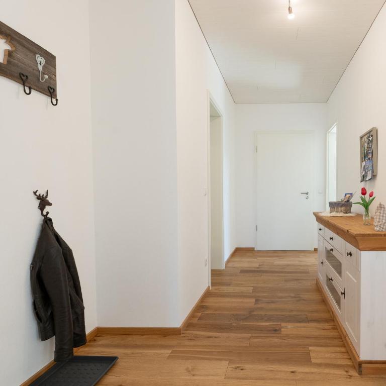 Ferienwohnung Anemone - 4 Zimmer mit Bergblick & Alpenflair - Apartment mit 3 Schlafzimmern und Balkon - 5