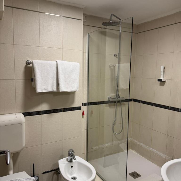 Hotel Astra - Superior Dvokrevetna Soba sa Bračnim Krevetom - 2