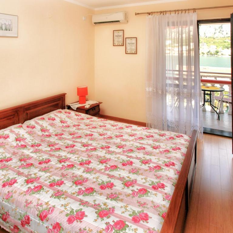Apartments Simun - Double Room with Balcony and Sea View - 1