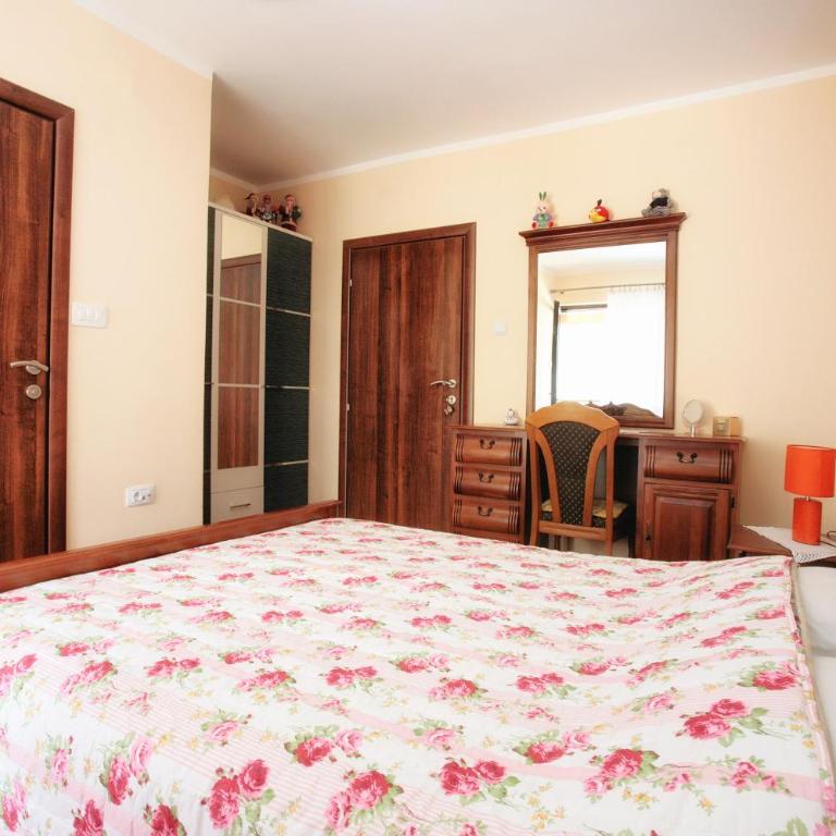 Apartments Simun - Double Room with Balcony and Sea View - 2