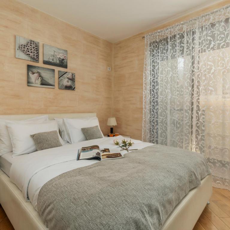 Elena's Luxury View Apartment - Two-Bedroom Apartment - 10