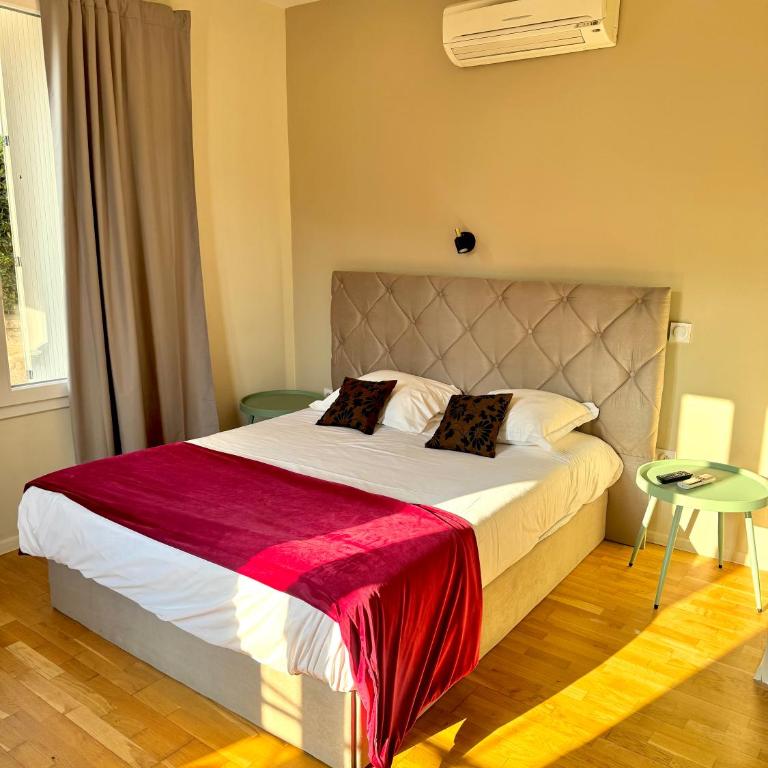 Hotel La Citadelle - Chambre Triple - Vue sur Jardin - 7