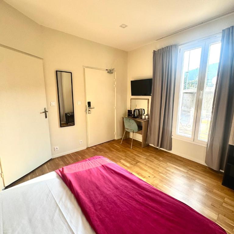 Hotel La Citadelle - Chambre Triple - Vue sur Jardin - 8