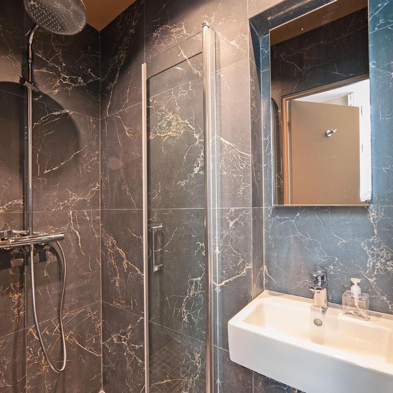 Pavillon Marais - Chambre Double avec Salle de Bains Privative - 2