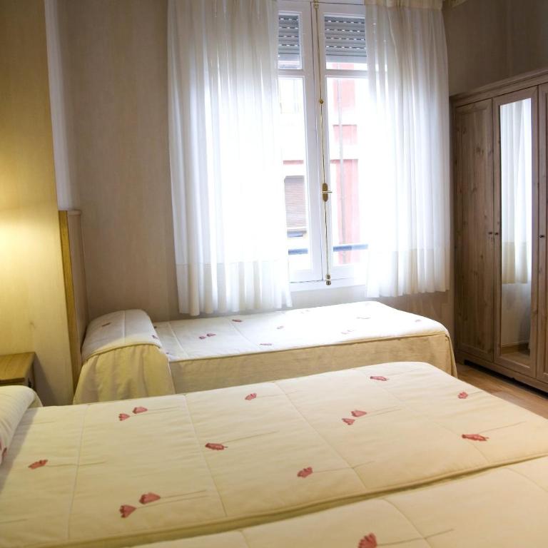 Hostal Orejas - Habitación Triple - 1