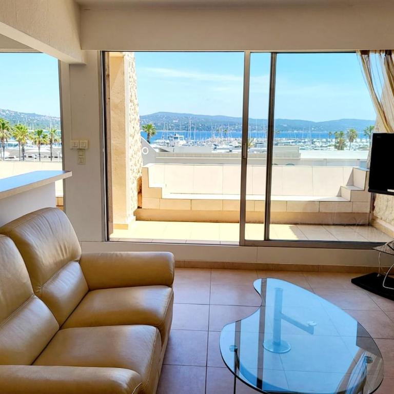Superbe Appartement T3 vue mer en centre ville à 5 minutes à pied de la plage - Two-Bedroom Apartment - 1