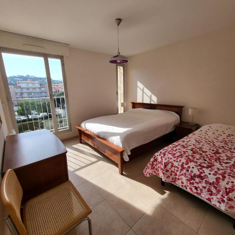 Superbe Appartement T3 vue mer en centre ville à 5 minutes à pied de la plage - Two-Bedroom Apartment - 12