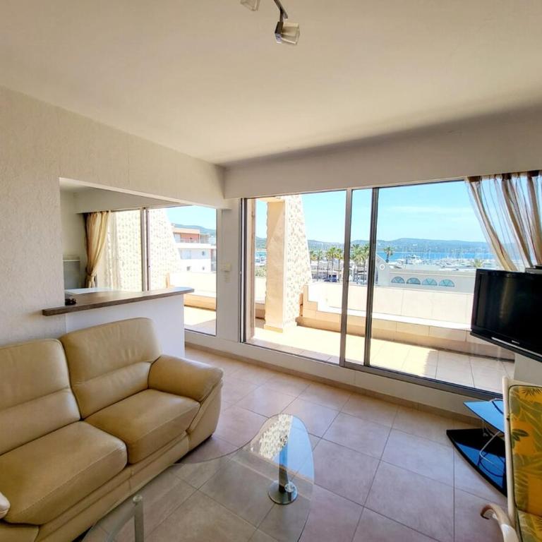 Superbe Appartement T3 vue mer en centre ville à 5 minutes à pied de la plage - Two-Bedroom Apartment - 7