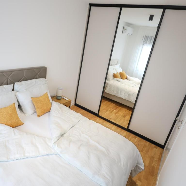 Central Rooftop Apartment - One-Bedroom Apartment - 10