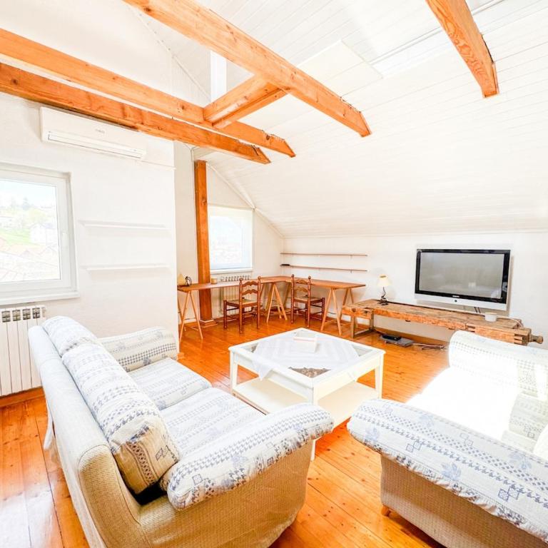 Wood & Light Loft Sarajevo - Private parking - Apartman sa 3 Spavaće Sobe i Balkonom - 1
