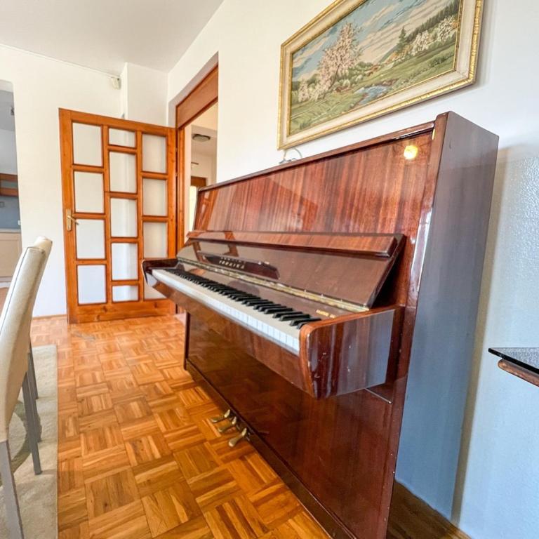 Wood & Light Loft Sarajevo - Private parking - Apartman sa 3 Spavaće Sobe i Balkonom - 19