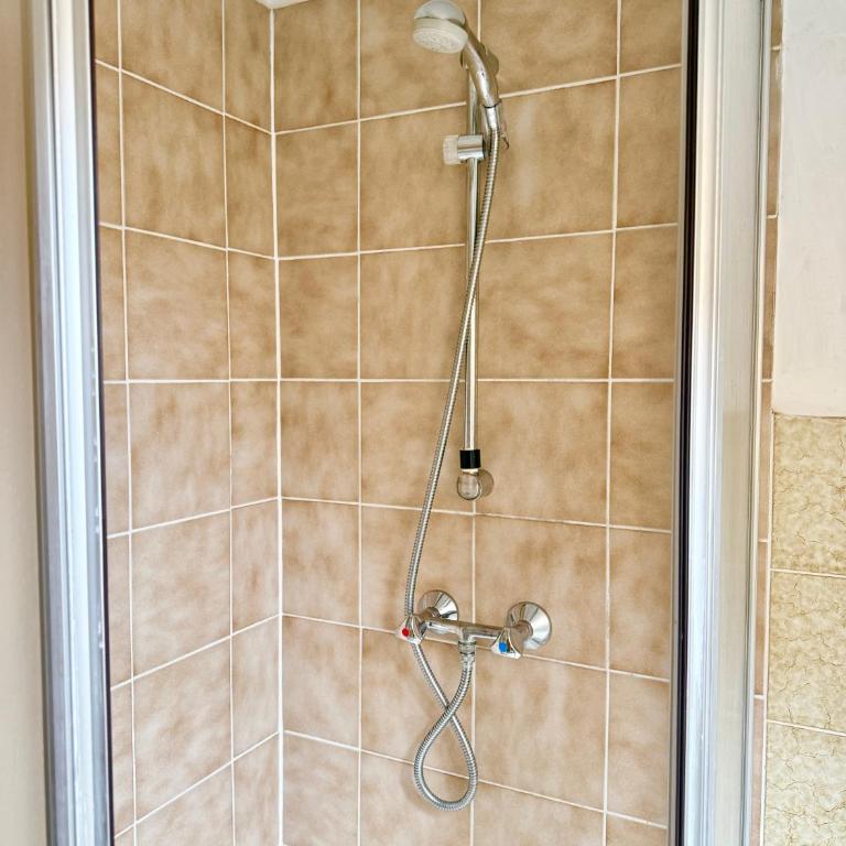 Apartmenthotel Karawankenblick - Free Parking - Apartment mit 3 Schlafzimmern und Meerblick - 21