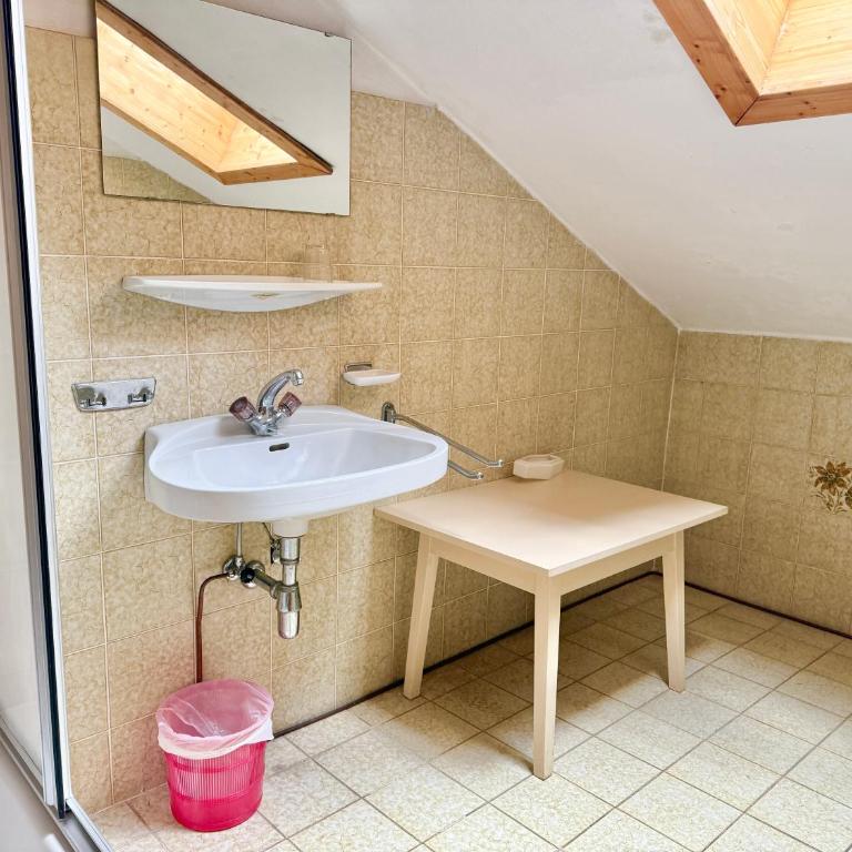 Apartmenthotel Karawankenblick - Free Parking - Apartment mit 3 Schlafzimmern und Meerblick - 20